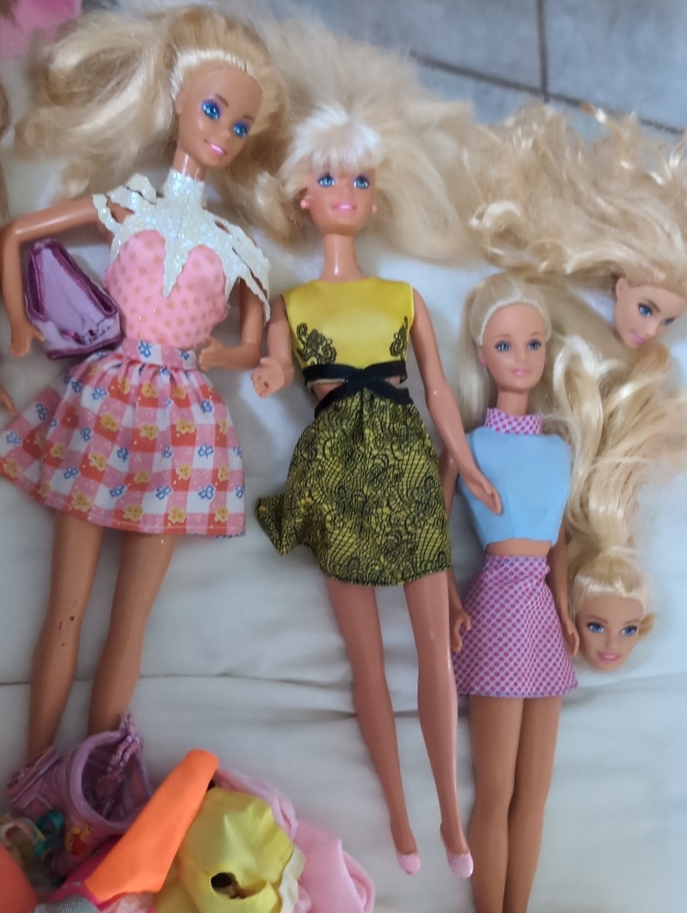 Lot Barbie Dolls - Picture 15 of 17